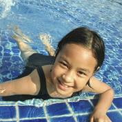 girl-swimming