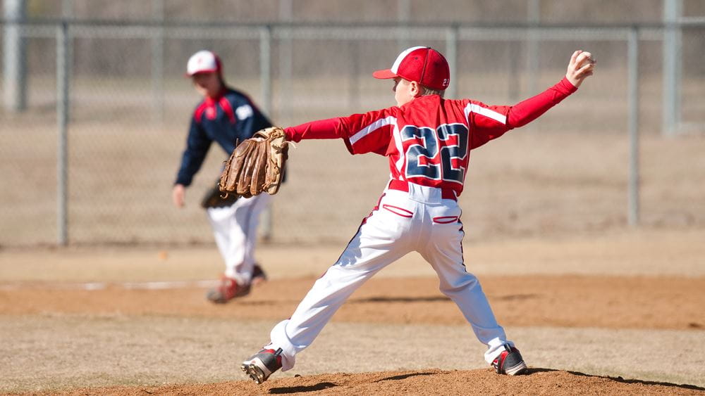  Major League Baseball - Knoblauch aims to overcome throwing woes