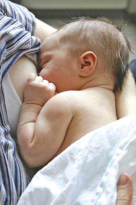Can You Start Breastfeeding After Stopping? Our Lactation Expert Weighs  Today's Parent