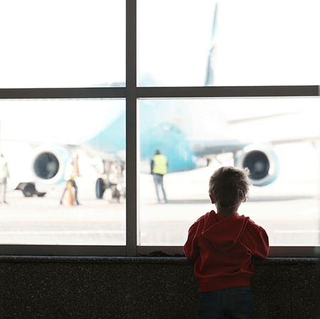 Kid-looking-at-airplane