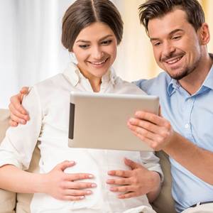 An expecting mother and father take an online childbirth class