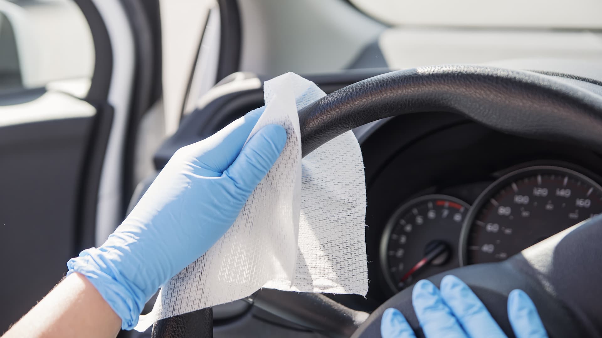 How to Clean Steering Wheel: Proven Tips and Tricks for a Germ-Free Drive