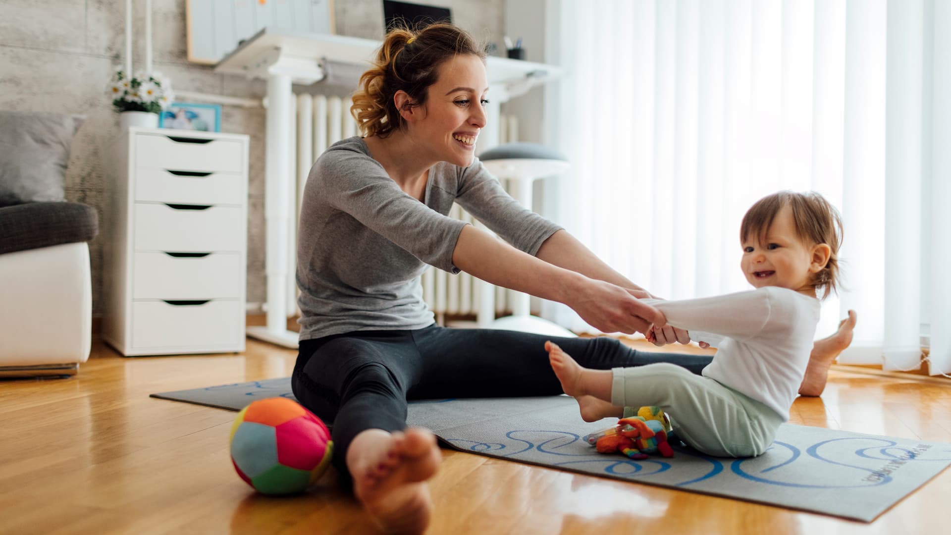 It’s possible for parents of young kids to fit in a workout. Here are a few tips that will help. 