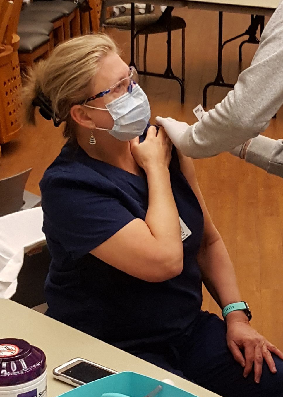 Dixie Harris getting vaccination
